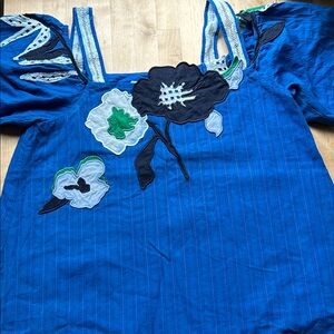 EUC! Floral Embroidered Top